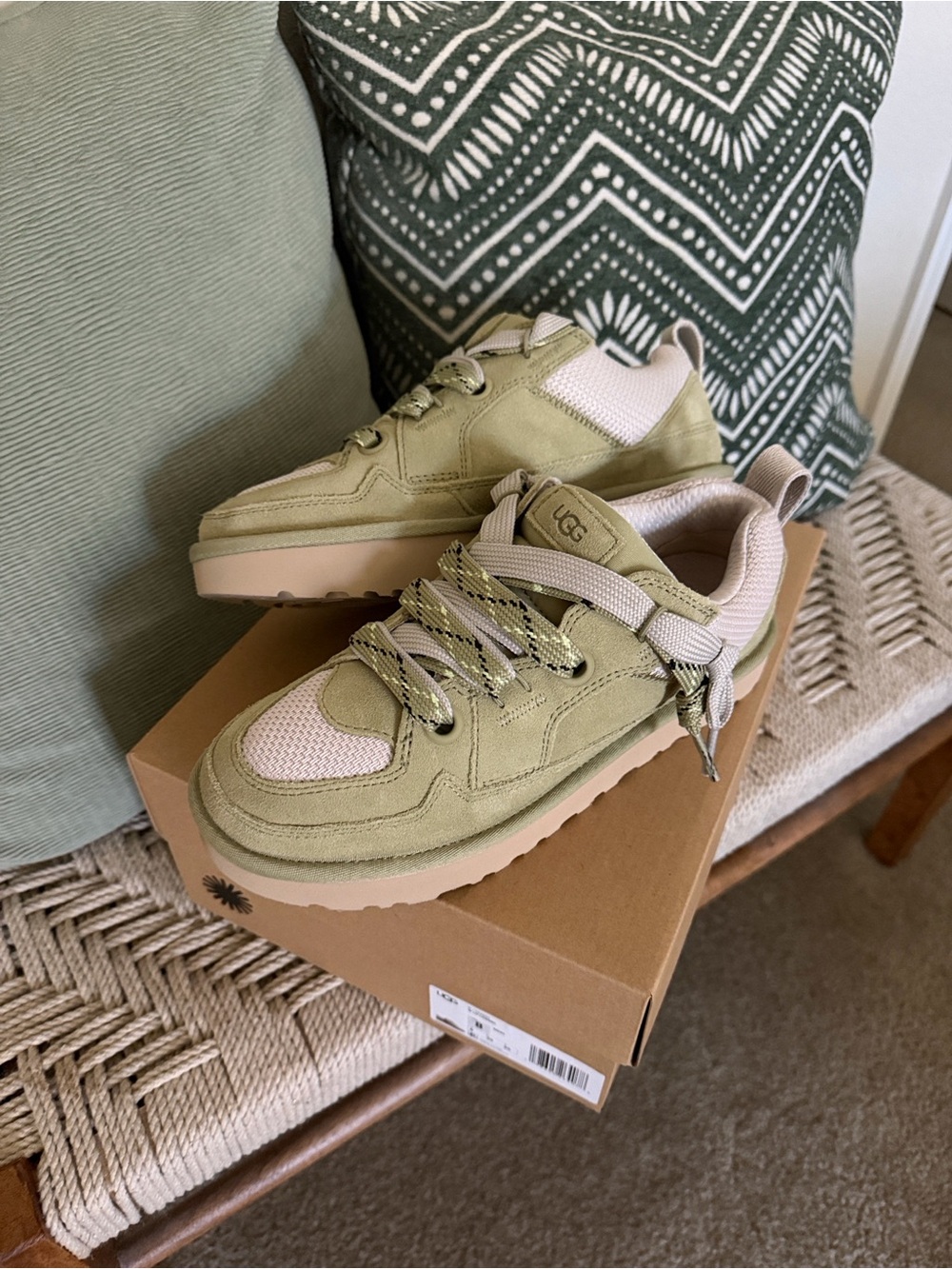 UGG Women’s LO LOWMEL Sneaker Sz 8